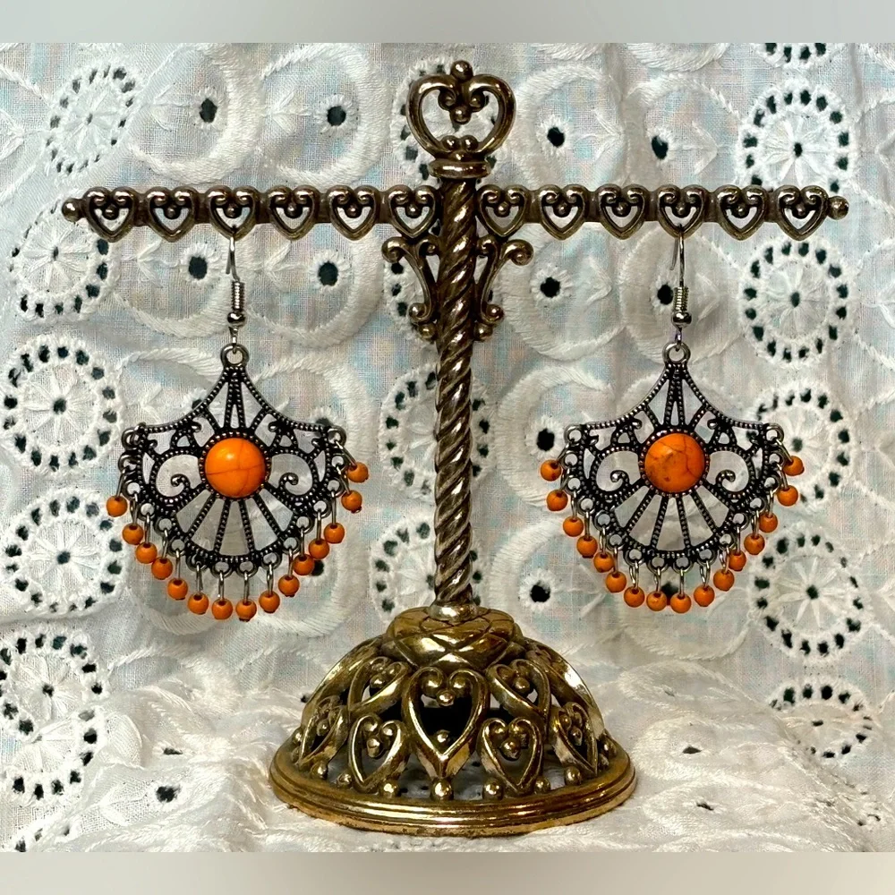 Paparazzi earrings Antique silver toned frame featuring filigree design. - Picture 2 of 3